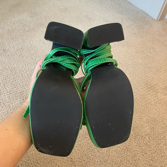 NEVER WORN Nasty Gal Green Crocked 4" Leg Tie High Heels - Picture 6 of 8